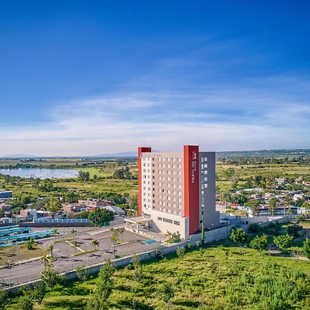 Fiesta Inn Suites Aeropuerto Del Bajio Silao Eksteriør billede