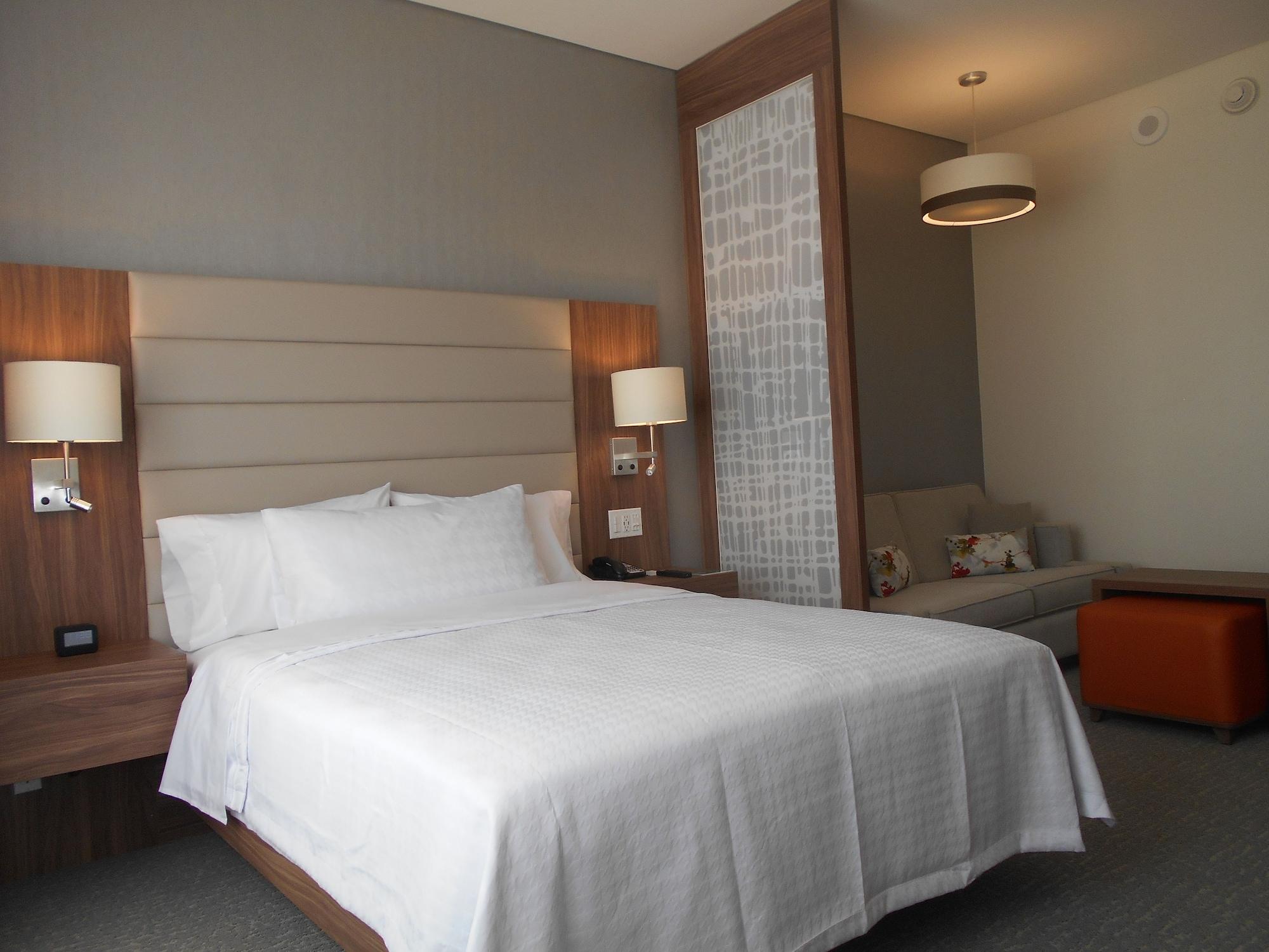 Fiesta Inn Suites Aeropuerto Del Bajio Silao Eksteriør billede