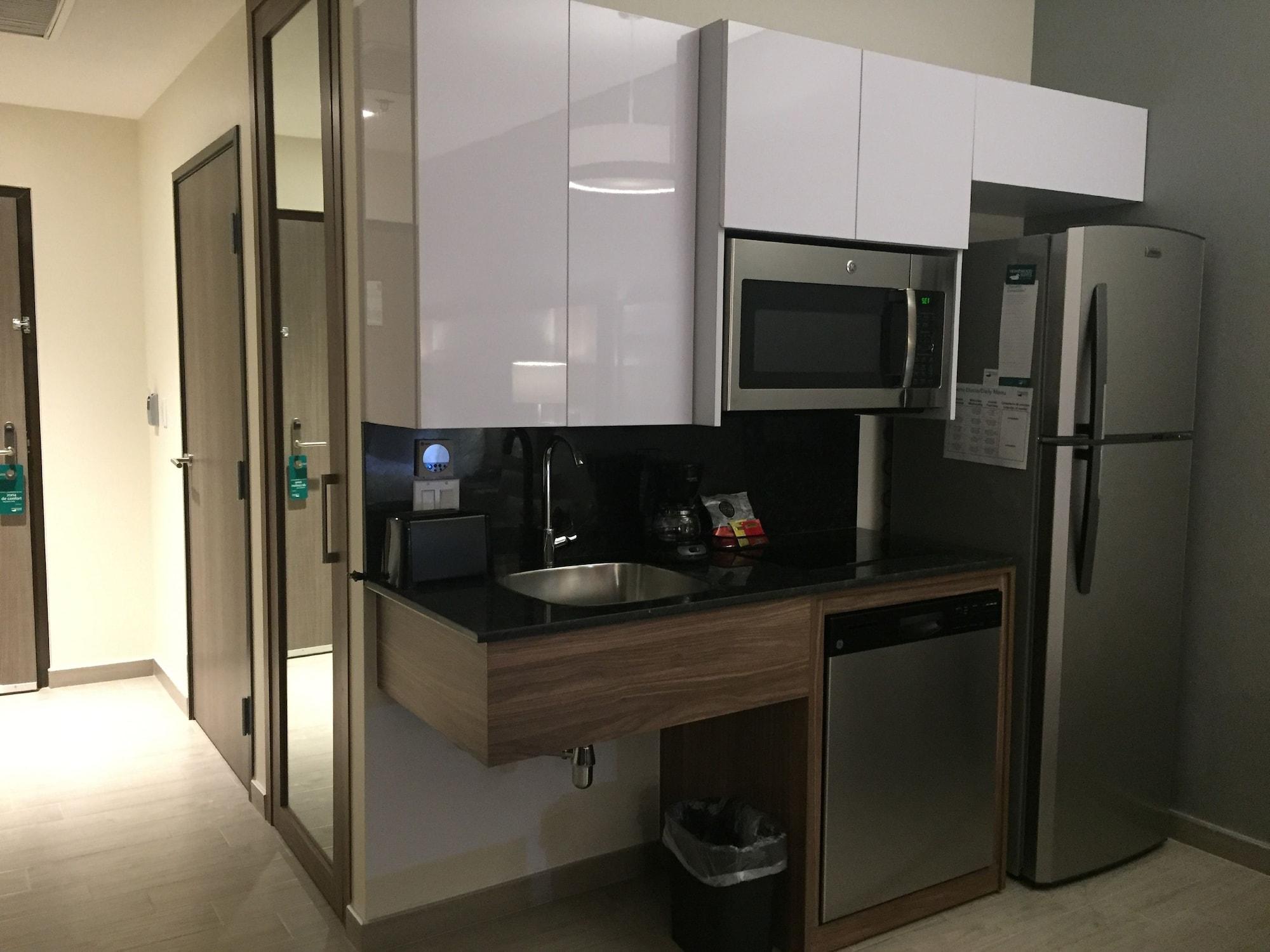 Fiesta Inn Suites Aeropuerto Del Bajio Silao Eksteriør billede
