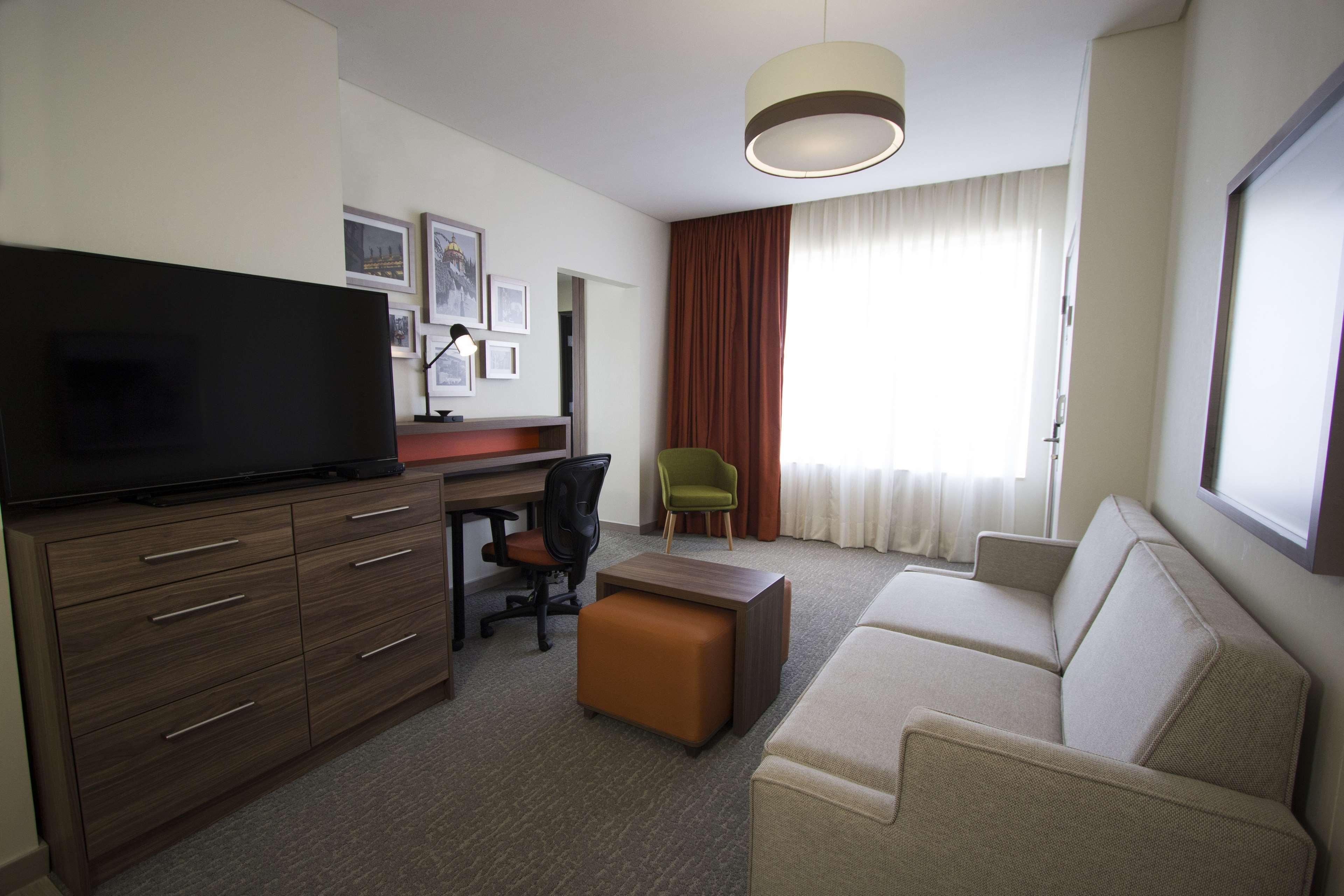 Fiesta Inn Suites Aeropuerto Del Bajio Silao Eksteriør billede