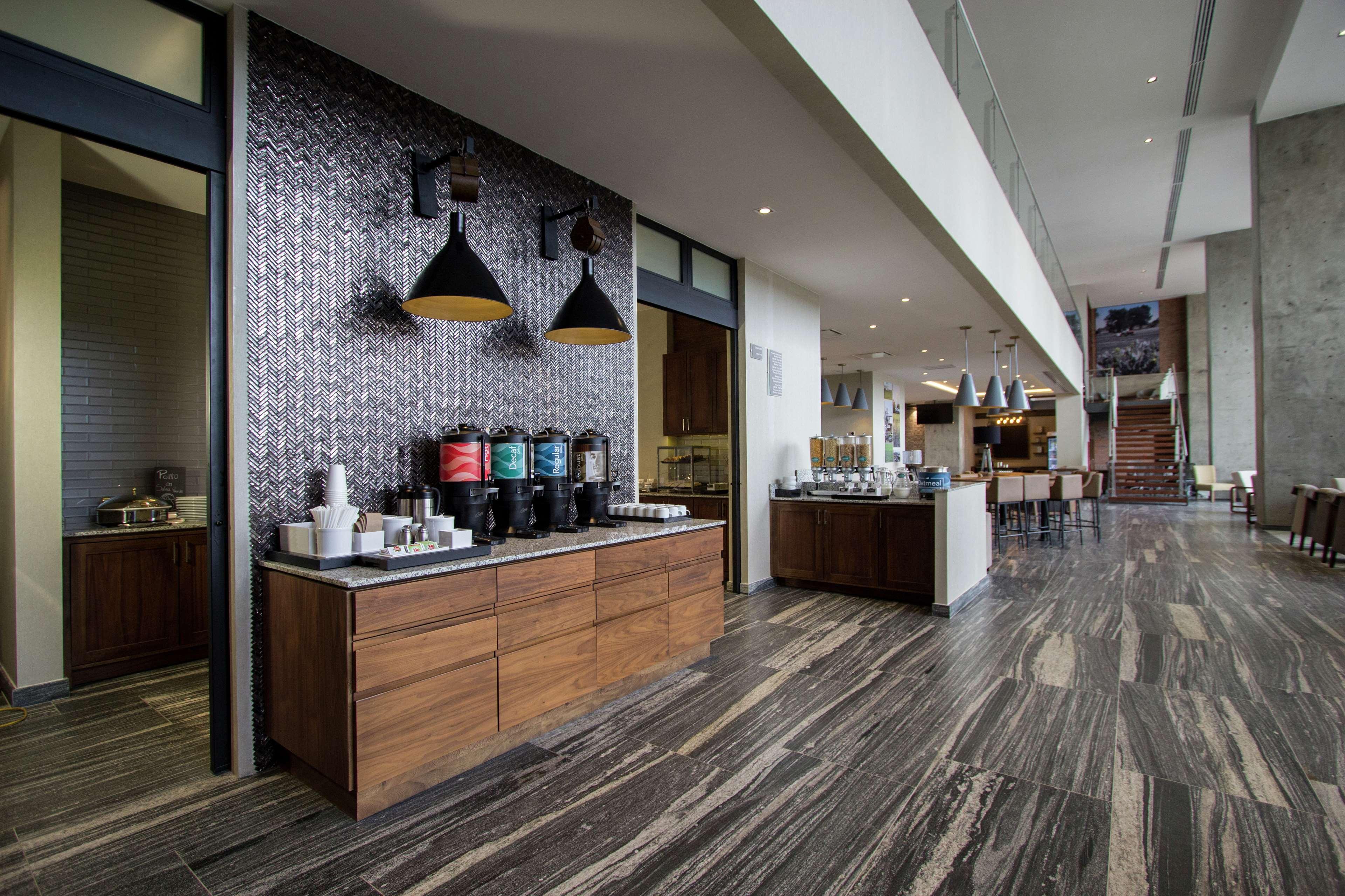 Fiesta Inn Suites Aeropuerto Del Bajio Silao Eksteriør billede