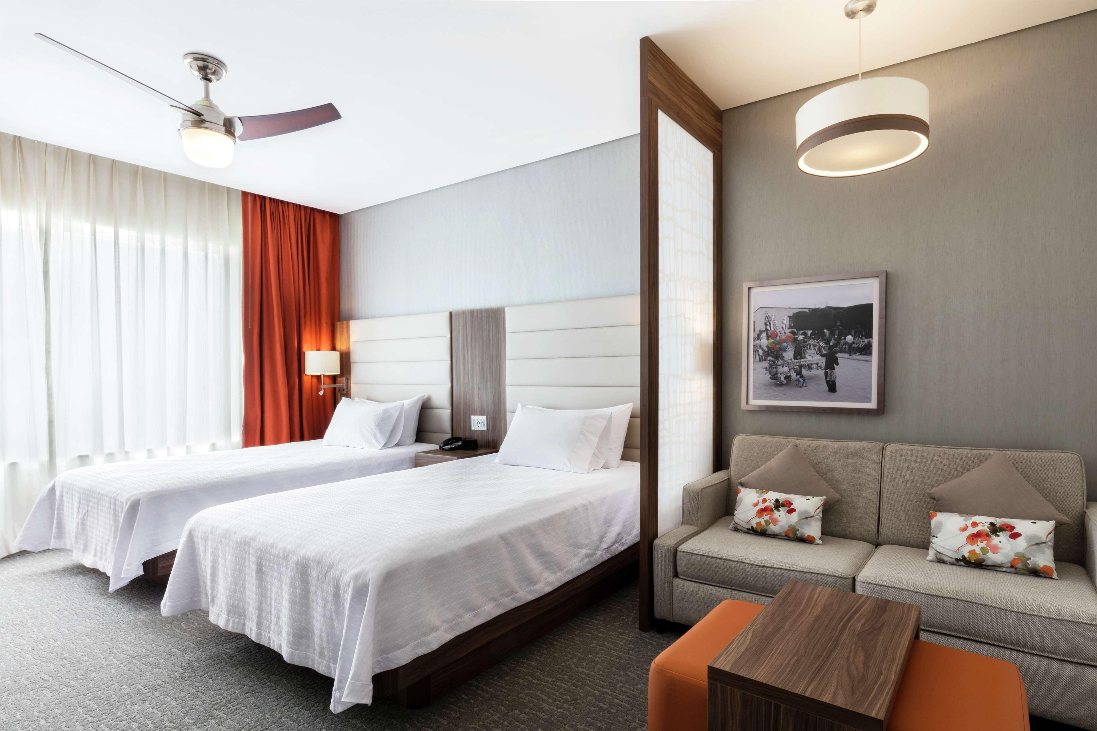 Fiesta Inn Suites Aeropuerto Del Bajio Silao Eksteriør billede