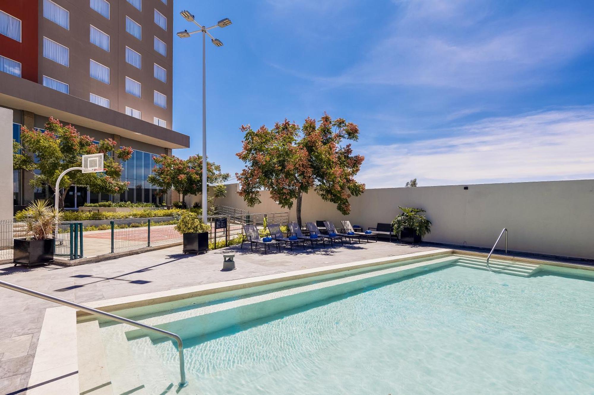 Fiesta Inn Suites Aeropuerto Del Bajio Silao Eksteriør billede