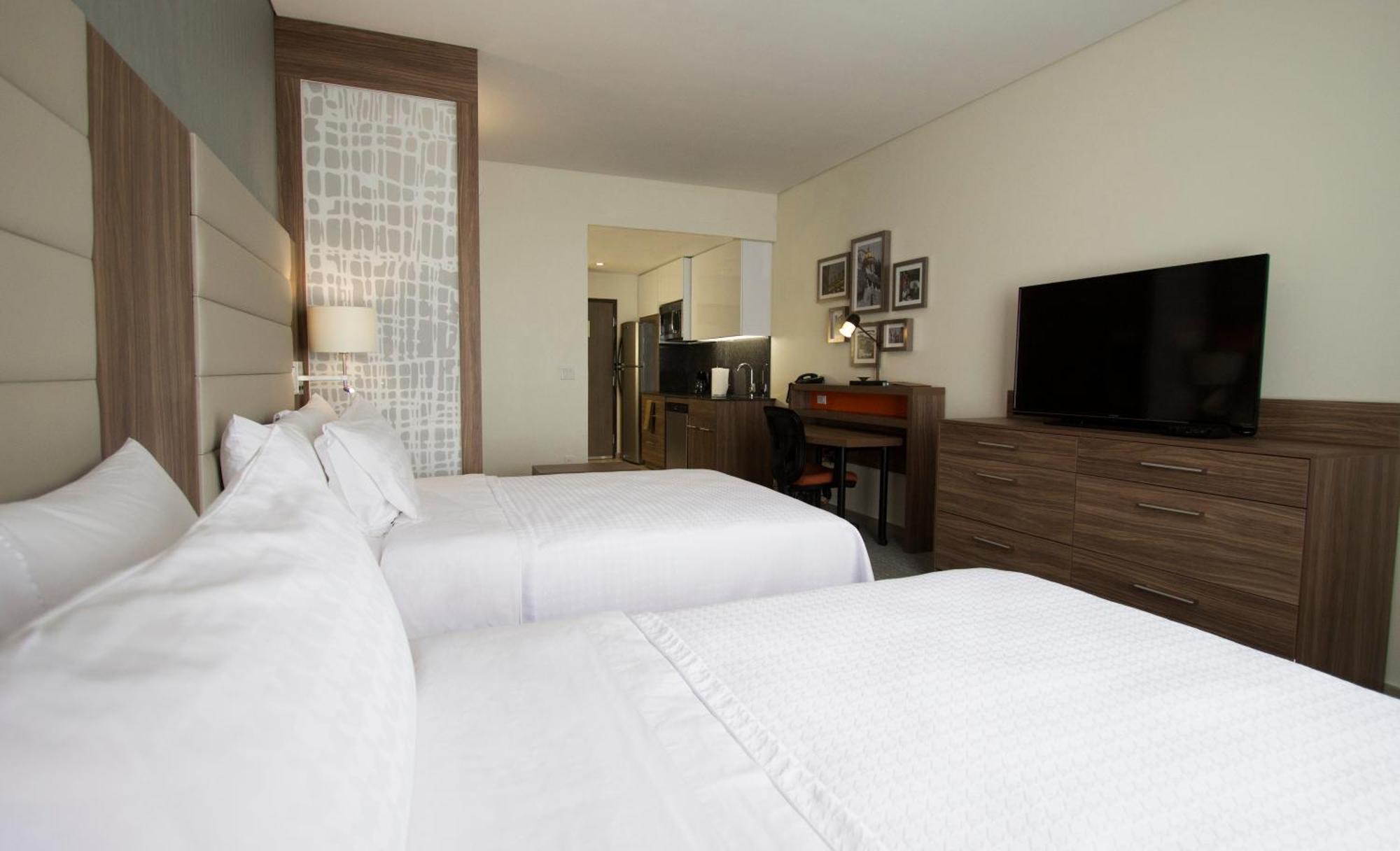 Fiesta Inn Suites Aeropuerto Del Bajio Silao Eksteriør billede