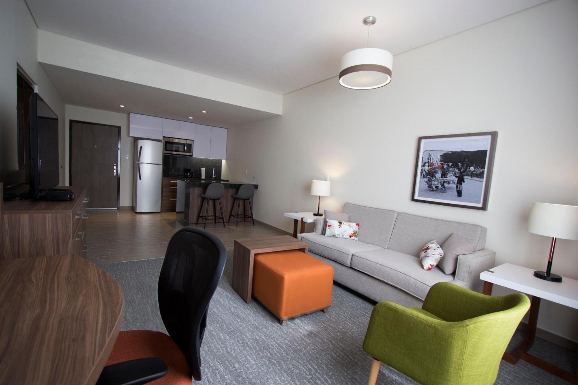 Fiesta Inn Suites Aeropuerto Del Bajio Silao Eksteriør billede