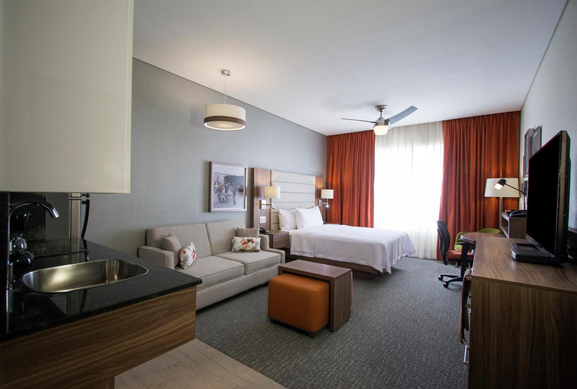 Fiesta Inn Suites Aeropuerto Del Bajio Silao Eksteriør billede