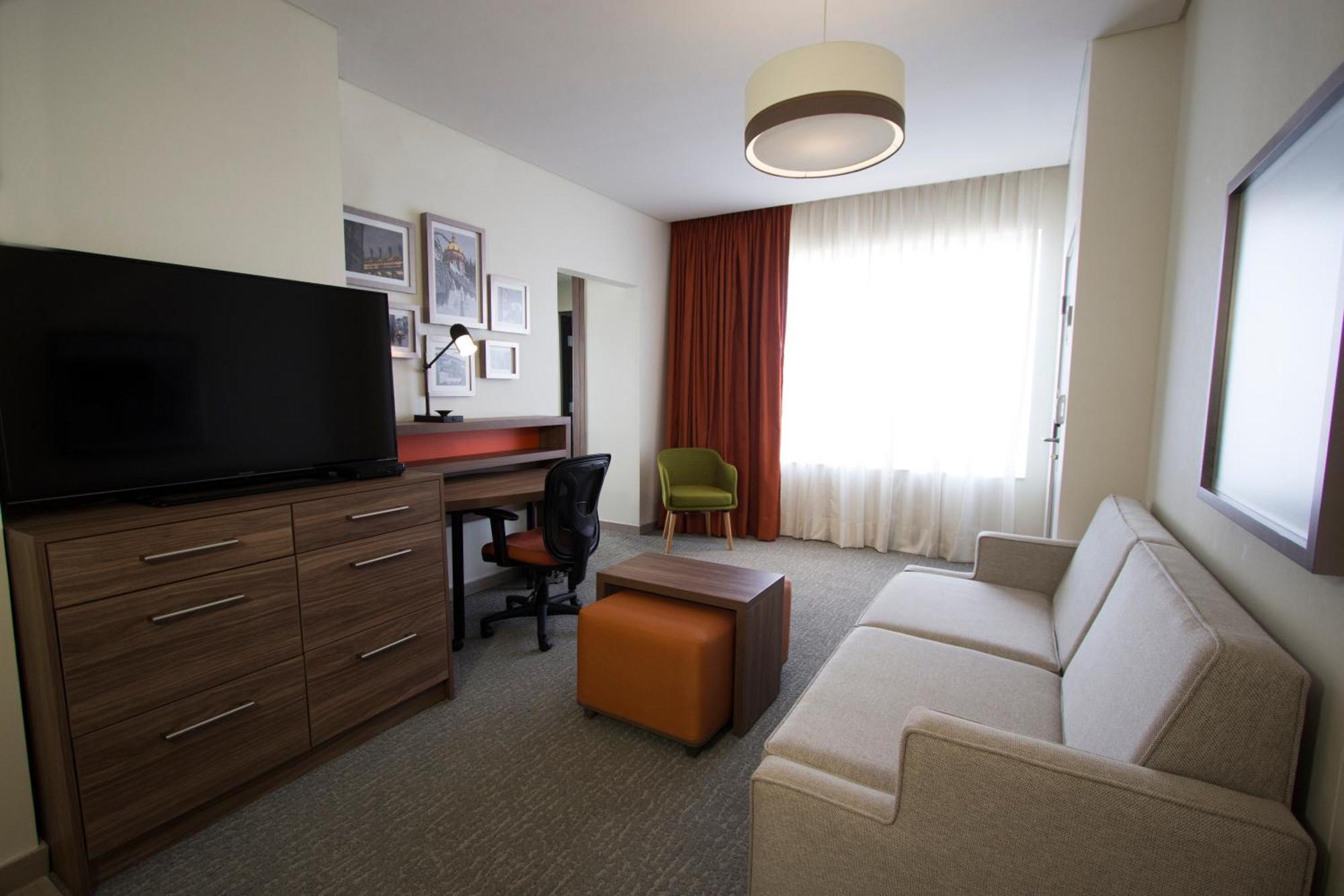Fiesta Inn Suites Aeropuerto Del Bajio Silao Eksteriør billede