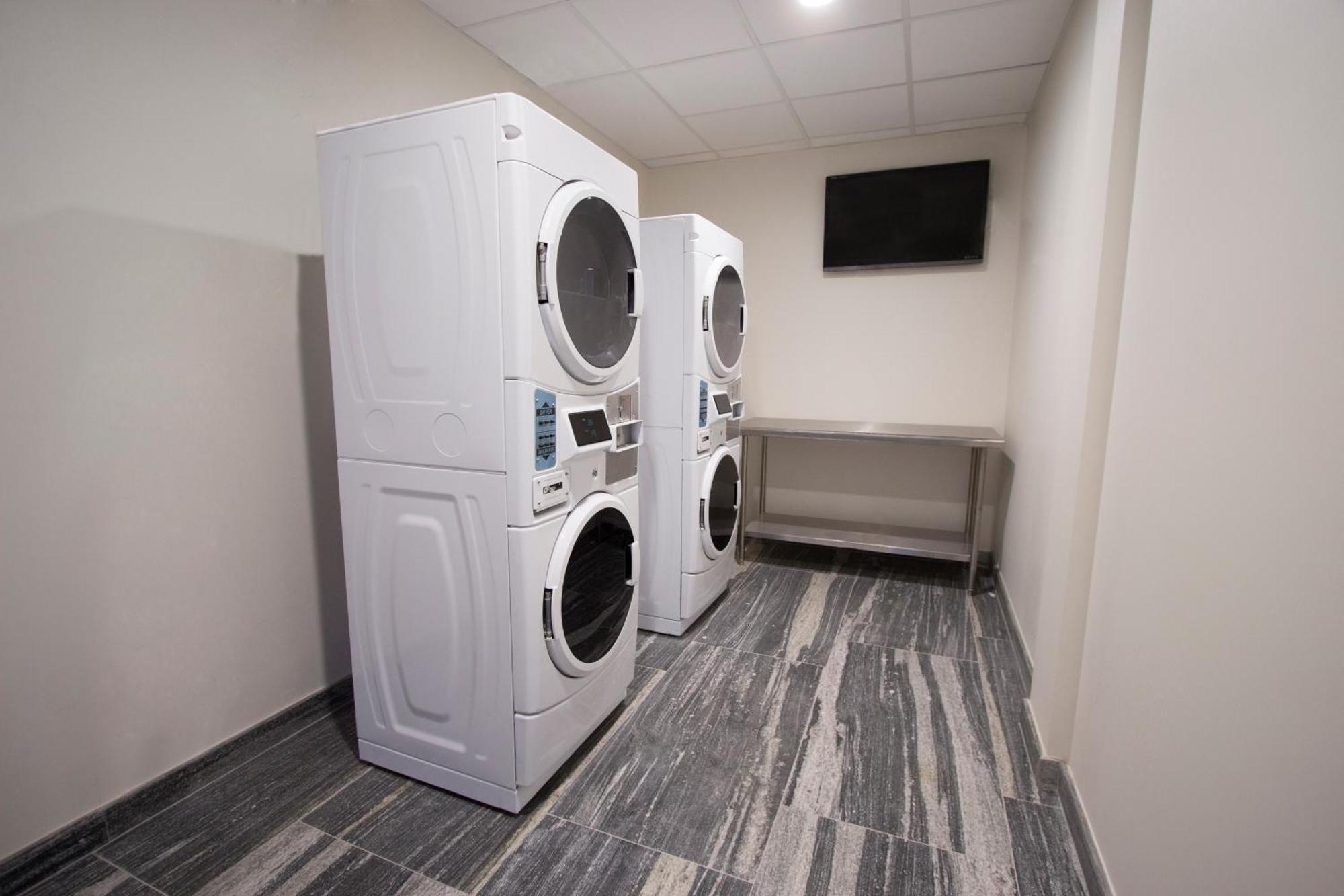 Fiesta Inn Suites Aeropuerto Del Bajio Silao Eksteriør billede