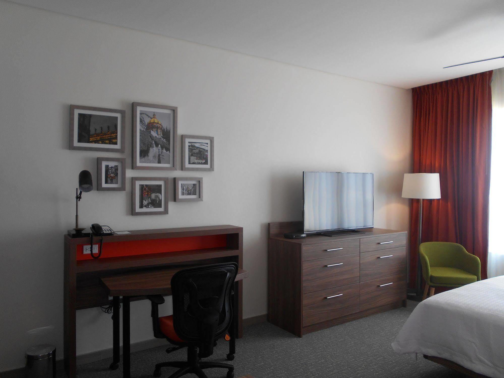 Fiesta Inn Suites Aeropuerto Del Bajio Silao Eksteriør billede